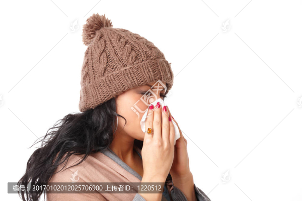 打噴嚏的女人