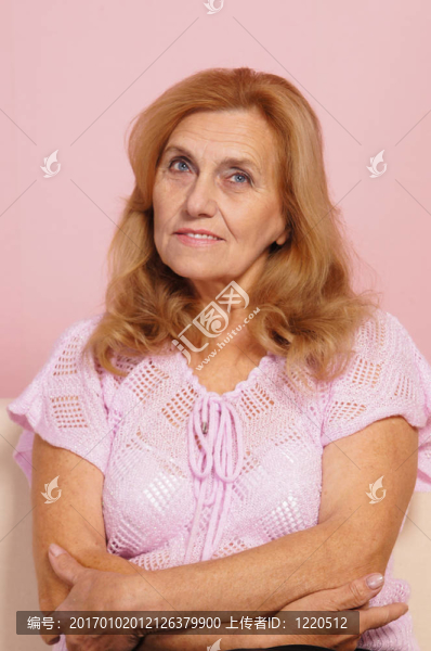 粉紅老女人