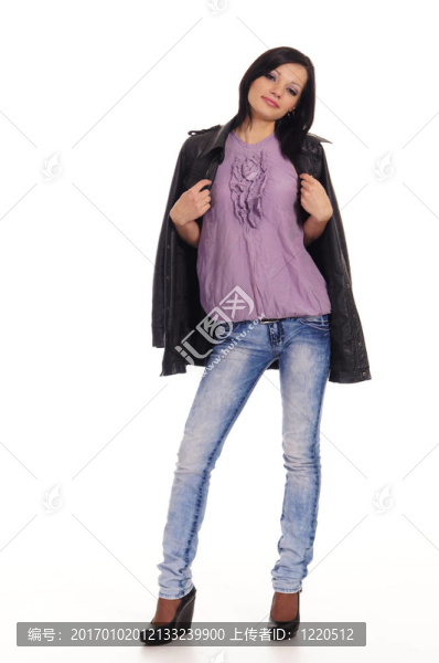 漂亮的女孩在白色