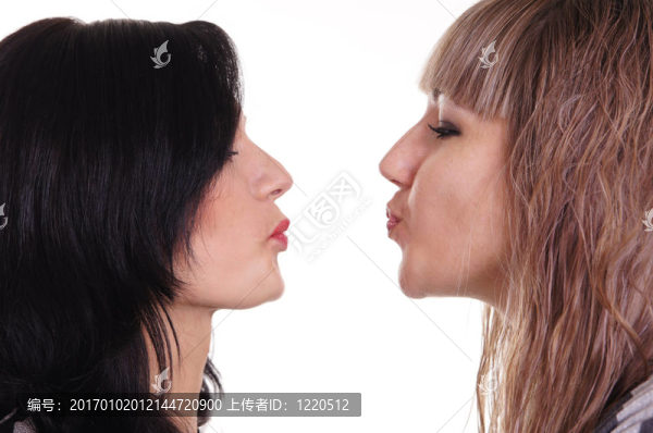兩個(gè)可愛(ài)的女孩