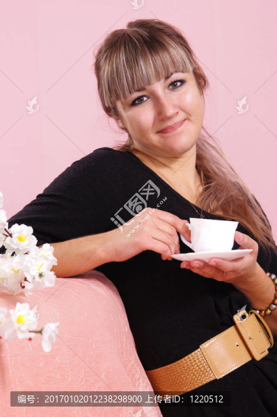 帶杯子的女孩