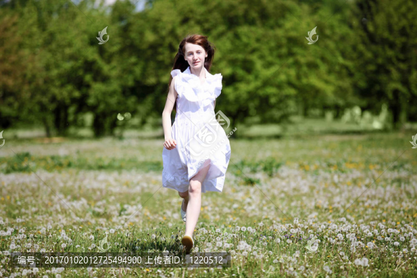 公園里的女孩
