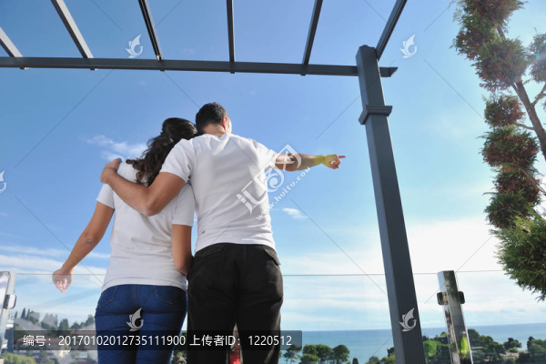 陽臺放松情侶