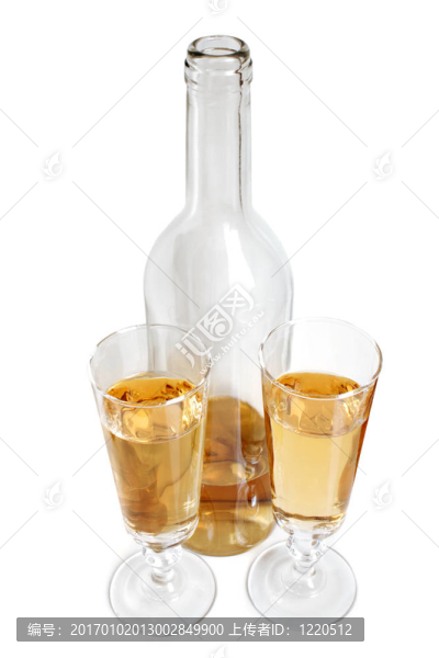 白葡萄酒酒瓶和酒杯