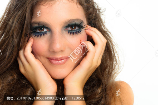 年輕的漂亮女孩與白色背景隔離極端化妝