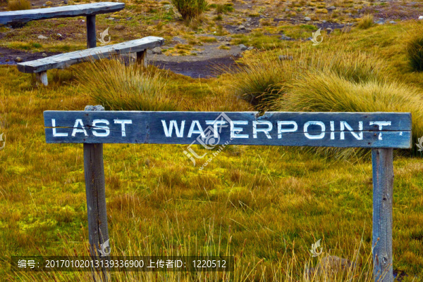 最后waterpopint在去乞力馬扎羅國家公園的路上