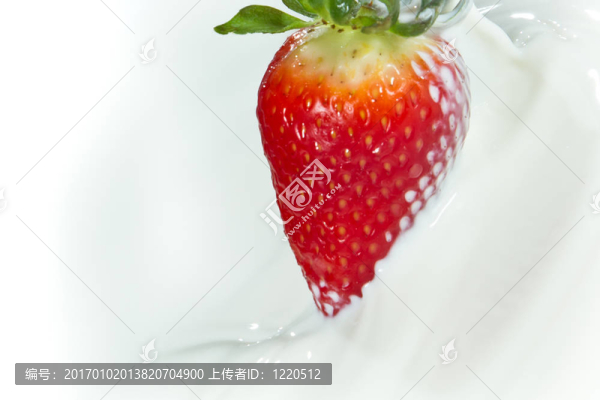 草莓濺奶