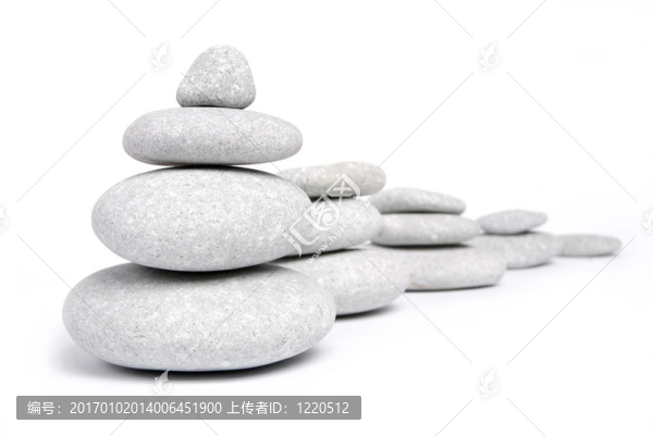白色的石頭塔