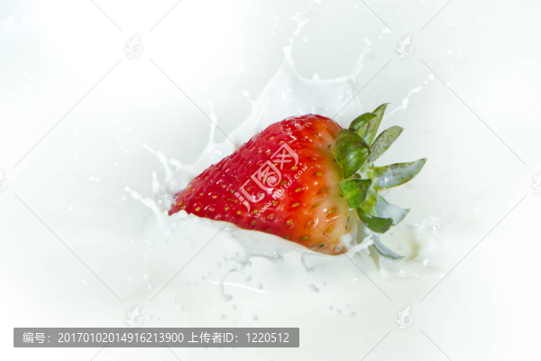 草莓濺奶