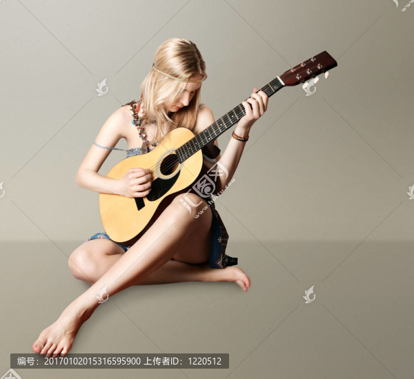 嬉皮女孩的吉他