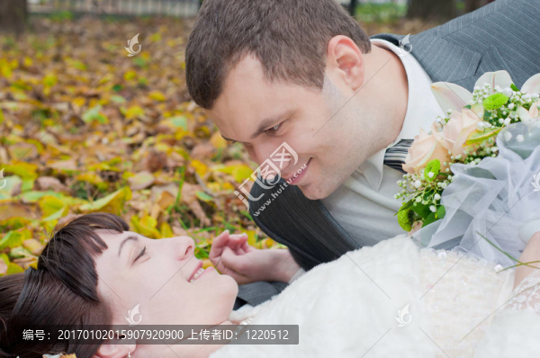 一對新婚夫婦的戲
