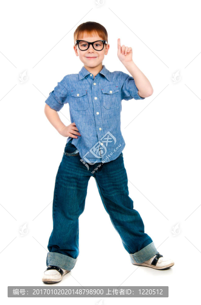 戴眼鏡的小男孩