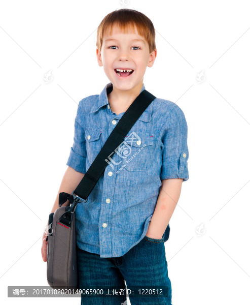 帶包的小男孩