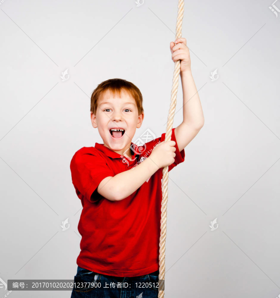 帶繩子的男孩