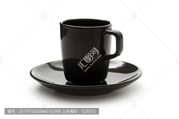 一套黑色的咖啡杯和茶托