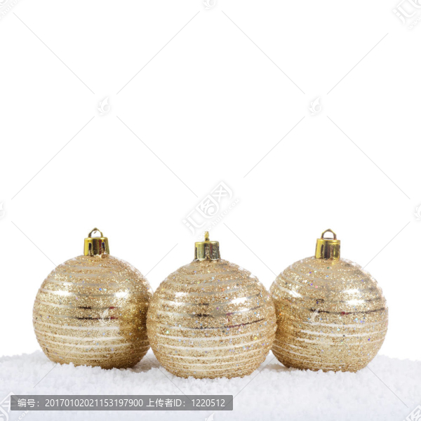 雪中的圣誕樹球