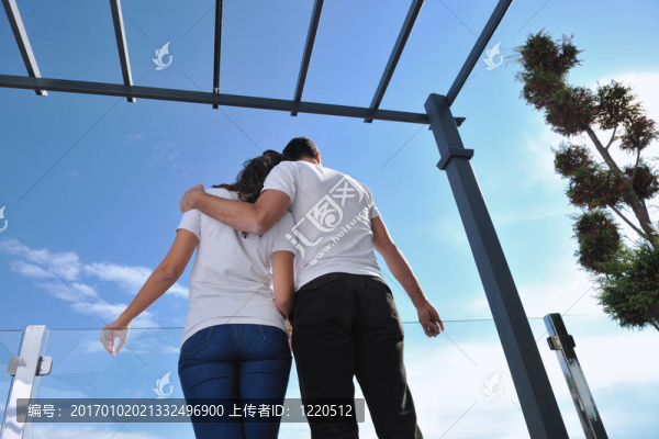 陽(yáng)臺(tái)放松情侶