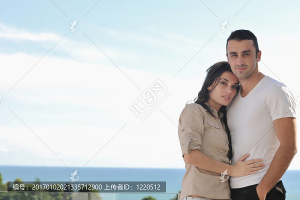 陽臺(tái)放松情侶