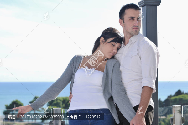 陽臺放松情侶