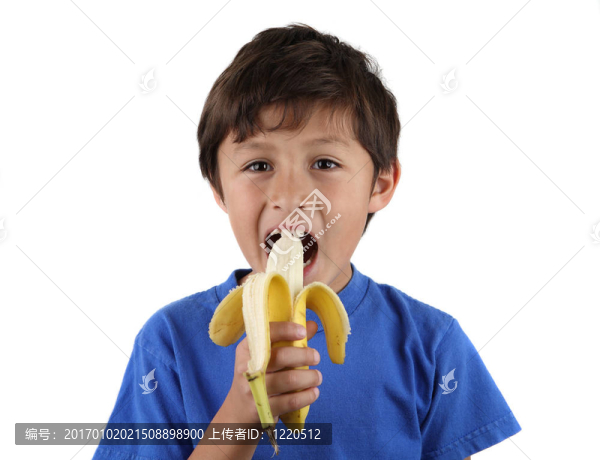 小男孩吃香蕉