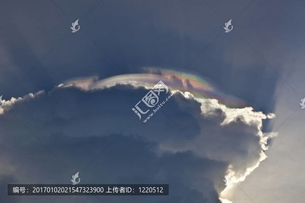 美麗的天空與云彩和多彩的棱鏡反射光