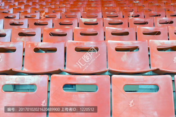空蕩蕩的球場(chǎng)座位