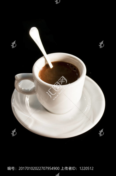 帶匙的咖啡杯