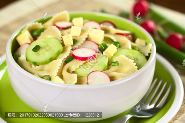 素食蝴蝶結(jié)意大利面沙拉