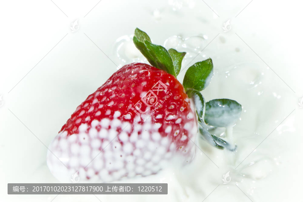 草莓濺奶