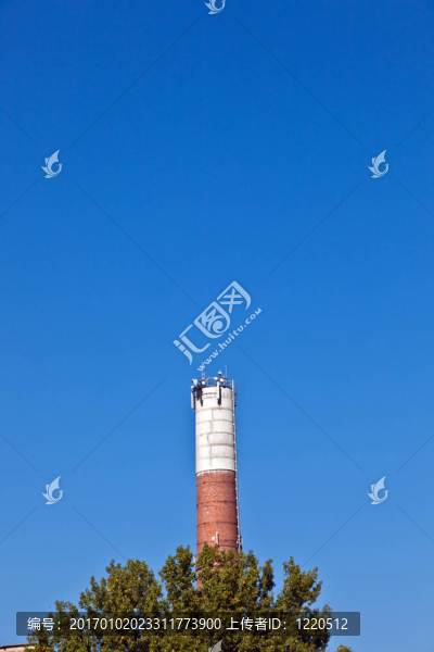 舊廢棄工業(yè)建筑煙囪