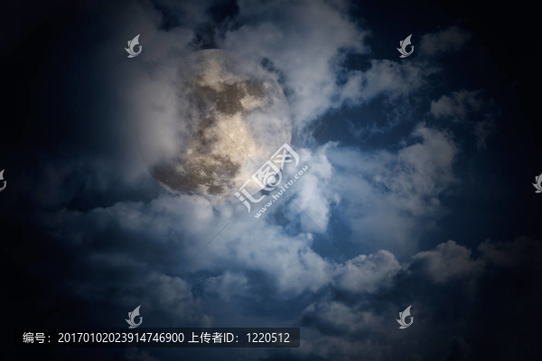 多云滿月夜