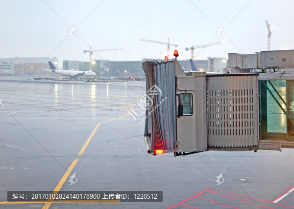 法蘭克福暴雨中的飛機(jī)手指