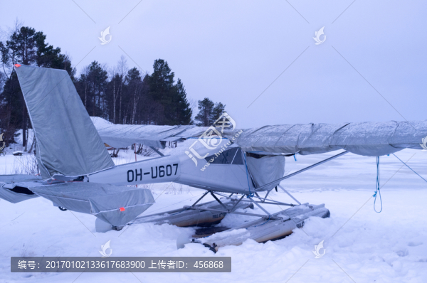 小型飛機(jī)