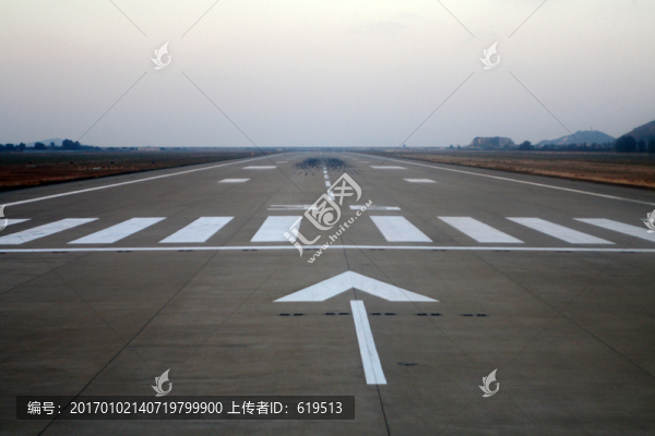 飛機(jī)起飛,機(jī)場跑道