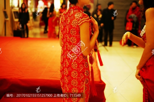 穿裙子的美女模特