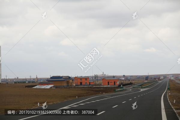 草原上的公路