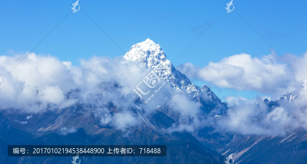 高原雪山