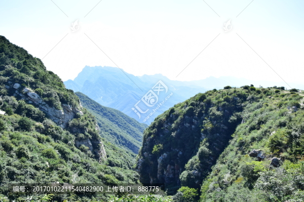 山脈連綿風(fēng)景圖片