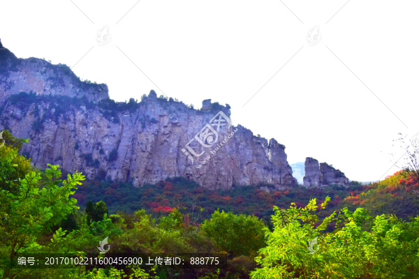 險(xiǎn)峻的石頭山峰
