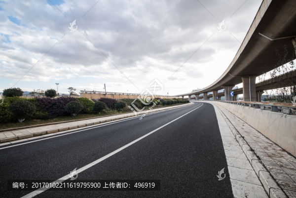 機(jī)場(chǎng)高速公路