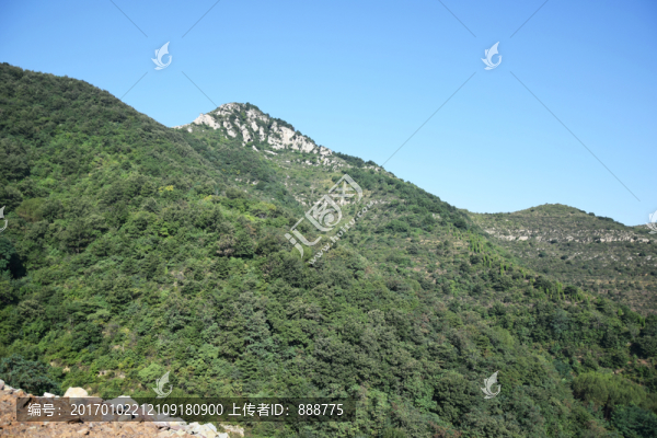 高大的山峰高清圖片