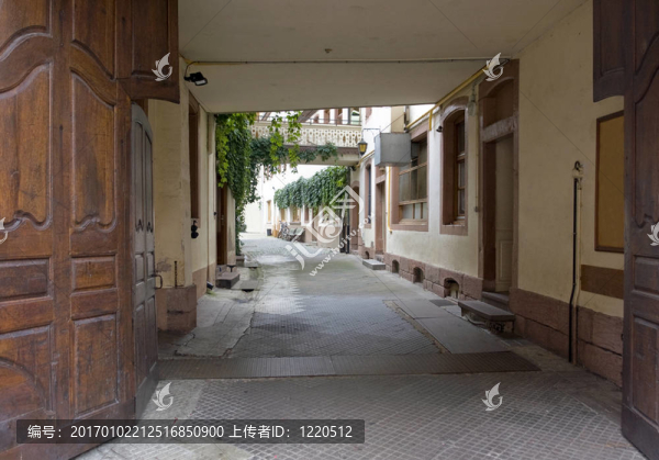 通過在塞勒斯塔