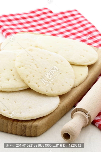 準(zhǔn)備使用美味比薩面團(tuán)