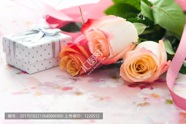 玫瑰花花束及禮品盒