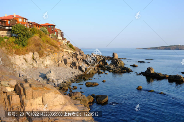 在索佐波爾老城在黑海海岸的早晨；保加利亞