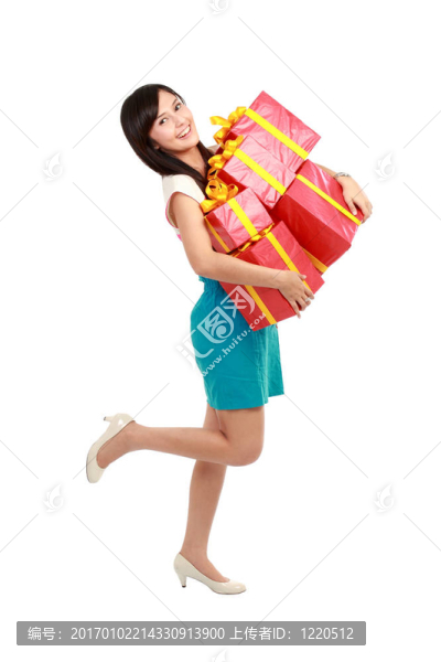 幸福的女人拿著很多禮物