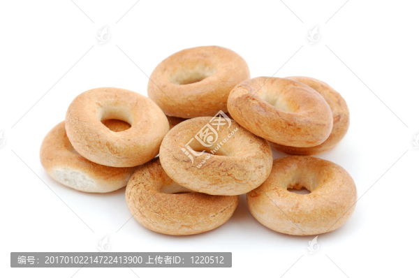 一堆面包圈孤立在白色背景