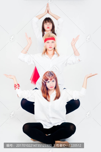 三個(gè)漂亮的女孩