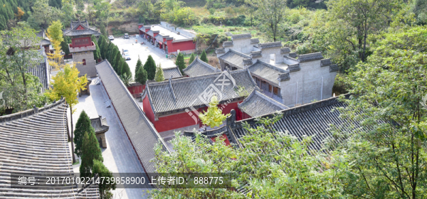 整齊的青瓦房老建筑