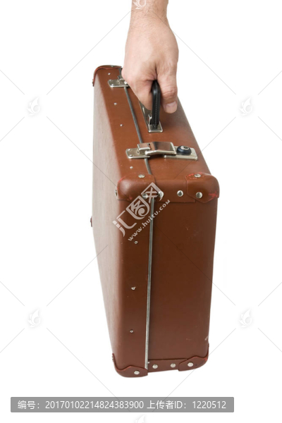 舊手提箱在手